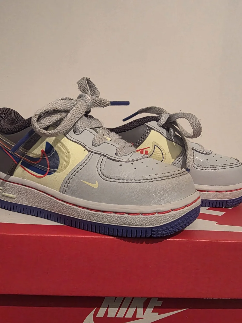 Nike Kids' AIR MAX  Gray and Yellow Low-Top Sneakers (size 6C)